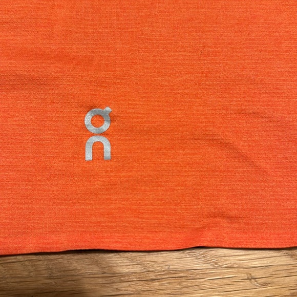 On Running Women’s Performance T, size L. Maroon front, coral/orange back. - Picture 3 of 5